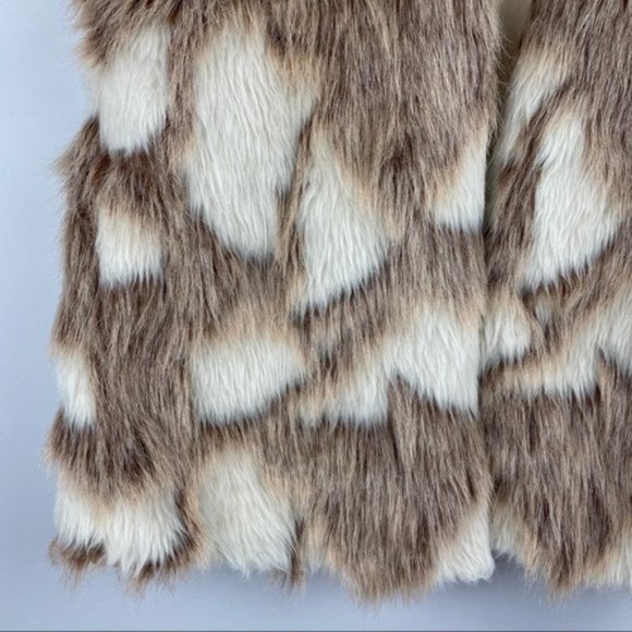 Neutral Faux fur vest - Picture 10 of 16